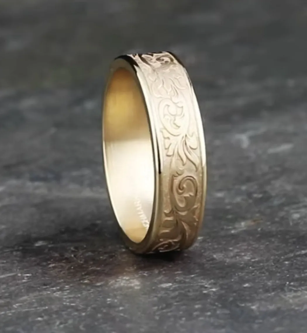 14K Yellow Gold Men's 6.5mm Script Pattern Beveled Edge Ring