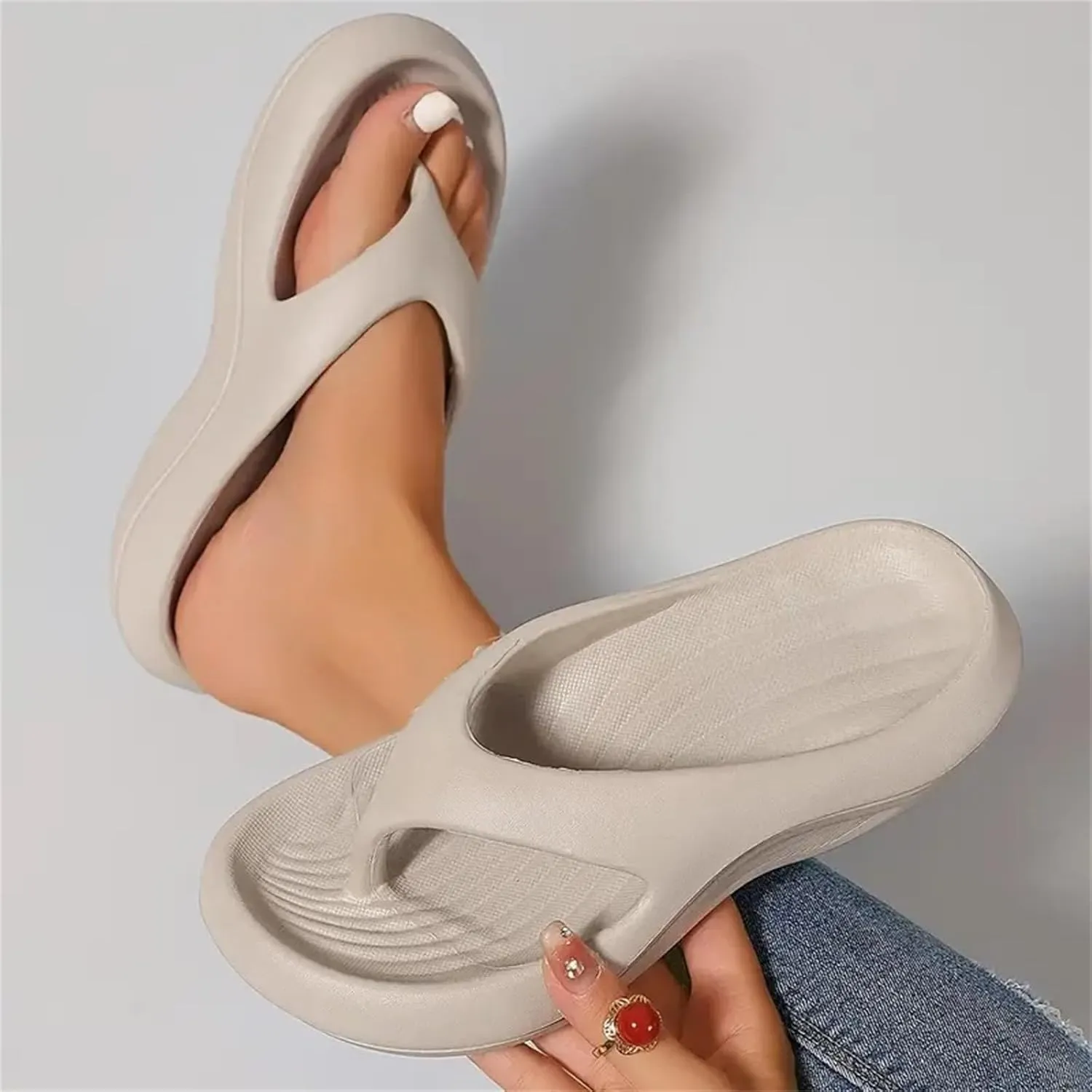 Mmoneyake Arch Support Flip Flops for Men & Women Comfortable Walking Thong Sandals Plantar Fasciitis Orthopedic Sandals Arch Support Recovery Flip Flops Pillow Soft Summer Beach Shoes Cloud Slides