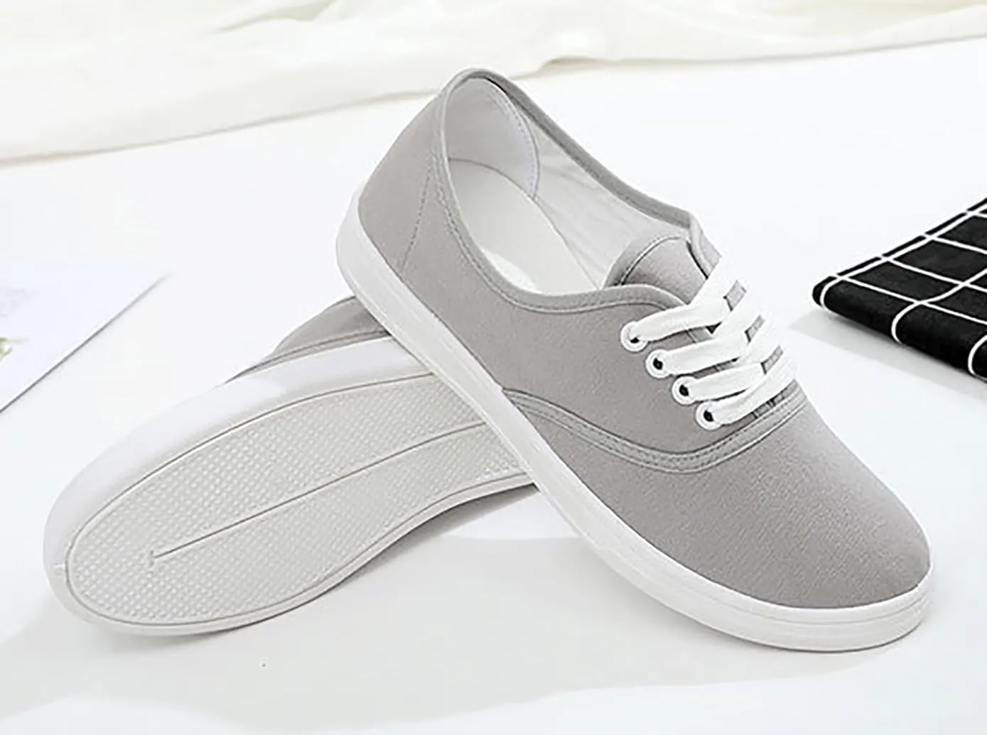 Women Canvas Sneakers Cute Walking Shoes Classic Canvas Shoes Comfort Lace Up Tennis Shoes Lightweight Textile Flats Shoes Foam Flat Shoes Biscuit Shoes