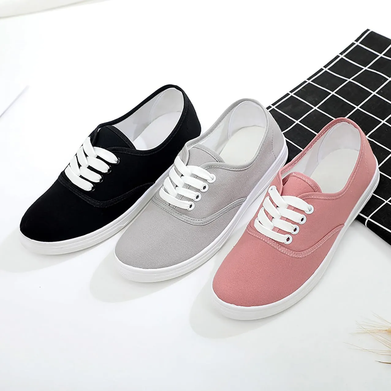 Women Canvas Sneakers Cute Walking Shoes Classic Canvas Shoes Comfort Lace Up Tennis Shoes Lightweight Textile Flats Shoes Foam Flat Shoes Biscuit Shoes